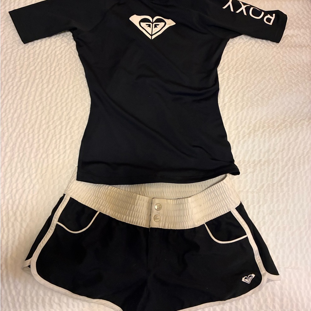 Roxy Black and White Board short and rash guard set.